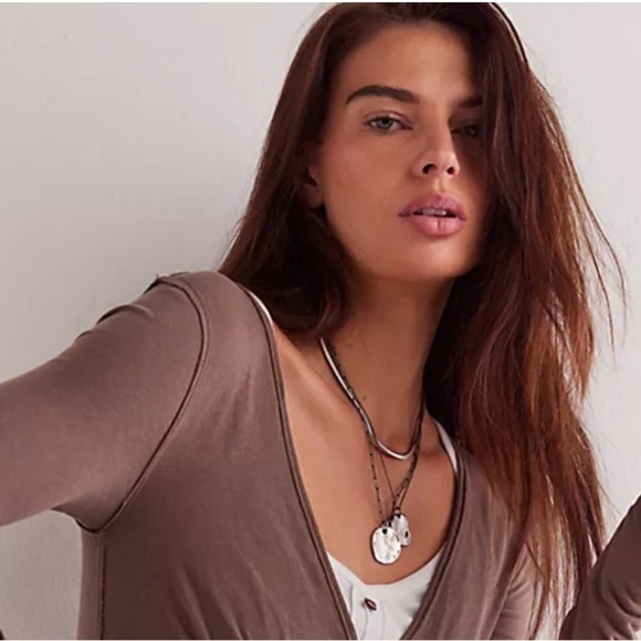Free People deep V neck casual lightweight stylish trendy taupe long sleve top M - Picture 1 of 4